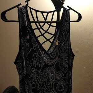 Dress don't know what brand it's a size large beautiful Navy and white colored